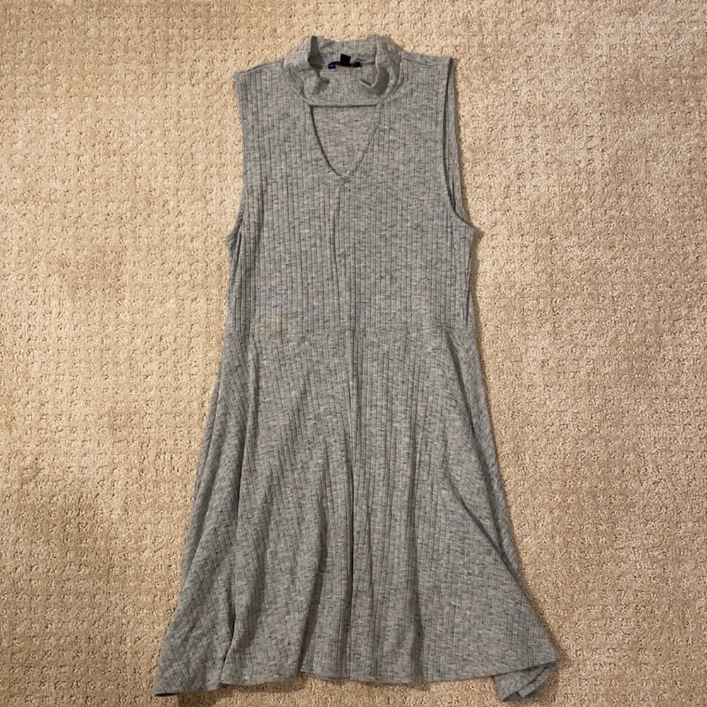Aero grey dress with v-neck cutout